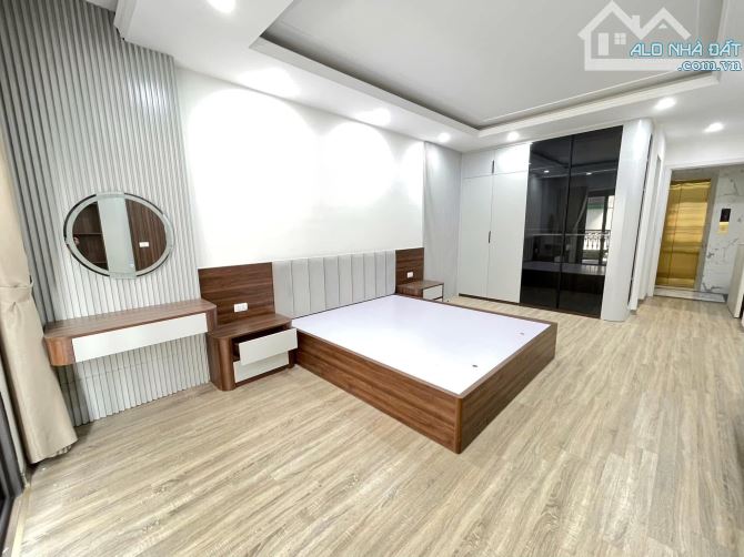 VÍP - Bán nhà Phân Lô, phố Khương Hạ, Ôtô Tránh, Kinh Doanh, Nhà Đẹp - Thang Máy - 50m2*7T