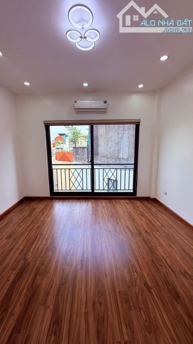 NHÀ MỚI ĐẸP VĂN CAO – TRUNG TÂM BA ĐÌNH – Ở NGAY, GẦN PHỐ, NGÕ RỘNG THOÁNG