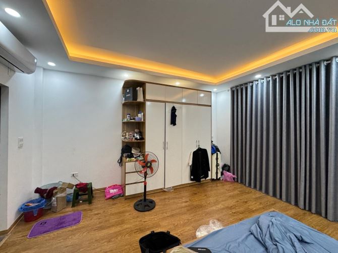 GIÁP NHẤT - 35M² x 5 TẦNG - MẶT TIỀN 4.6M-NHÀ MỚI – FULL NỘI THẤT – Ô TÔ ĐỖ CỔNG- 8.8TỶ