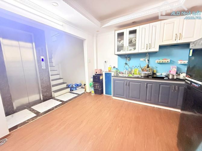 BÁN NHÀ ĐẸP ĐỘI CẤN _ BA ĐÌNH _ HIẾM _ XIN MỜI Dt, 30/33m2 × 7 tầng × mt 6.1 mét.