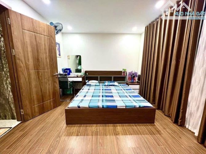 Mặt ngõ 5m Tôn Đức Thắng, KD, dân xây đẹp 62m2, ô tô vào nhà, ở+cho thuê 15tr