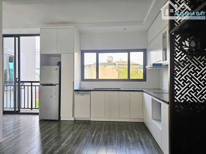 Bán căn hộ tại VĂN CAO, Liễu Giai. Căn hộ 3 ngủ, 2 wc. Căn góc, thoáng sáng.