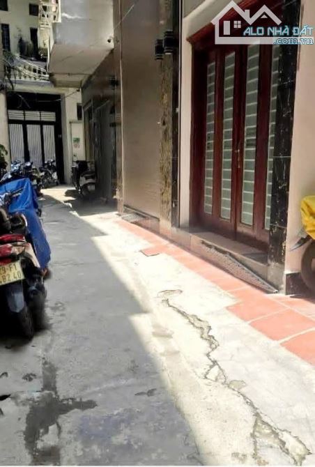 BÁN NHÀ ĐẸP ĐỘI CẤN _ BA ĐÌNH _ HIẾM _ XIN MỜI Dt, 30/33m2 × 7 tầng × mt 6.1 mét.