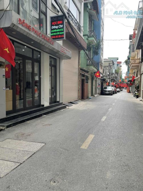 Mặt ngõ 5m Tôn Đức Thắng, KD, dân xây đẹp 62m2, ô tô vào nhà, ở+cho thuê 15tr