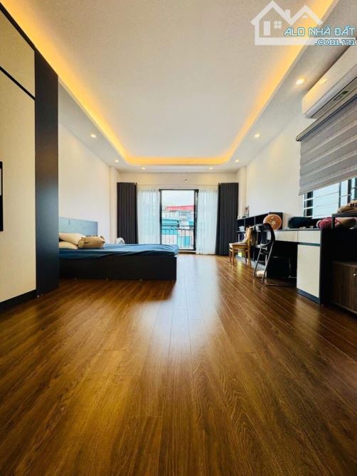 Lô góc duy nhất 5 tầng, 40m, chỉ 5 phút đến trường mầm non và tiểu học, ở sướng, Tam Trinh