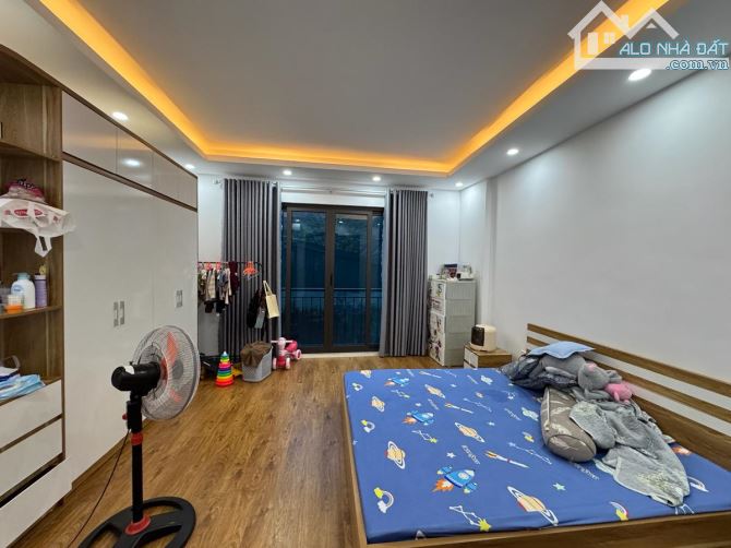 GIÁP NHẤT - 35M² x 5 TẦNG - MẶT TIỀN 4.6M-NHÀ MỚI – FULL NỘI THẤT – Ô TÔ ĐỖ CỔNG- 8.8TỶ