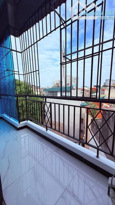 NHÀ MỚI ĐẸP VĂN CAO – TRUNG TÂM BA ĐÌNH – Ở NGAY, GẦN PHỐ, NGÕ RỘNG THOÁNG