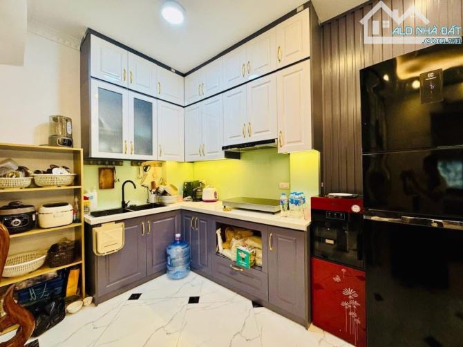 Lô góc duy nhất 5 tầng, 40m, chỉ 5 phút đến trường mầm non và tiểu học, ở sướng, Tam Trinh