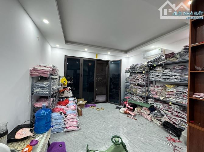 GIÁP NHẤT - 35M² x 5 TẦNG - MẶT TIỀN 4.6M-NHÀ MỚI – FULL NỘI THẤT – Ô TÔ ĐỖ CỔNG- 8.8TỶ