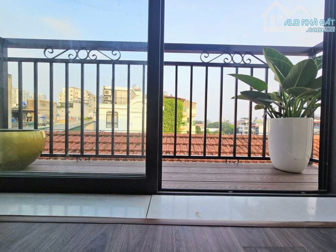 Bán căn hộ tại VĂN CAO, Liễu Giai. Căn hộ 3 ngủ, 2 wc. Căn góc, thoáng sáng.