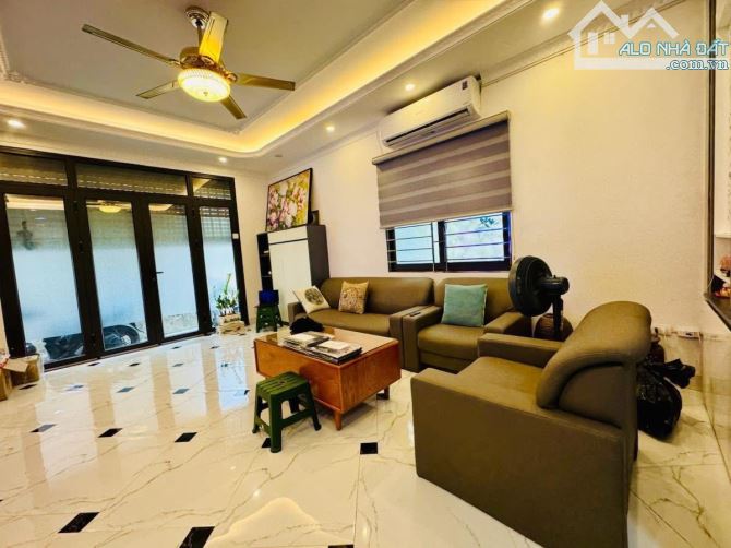 Lô góc duy nhất 5 tầng, 40m, chỉ 5 phút đến trường mầm non và tiểu học, ở sướng, Tam Trinh