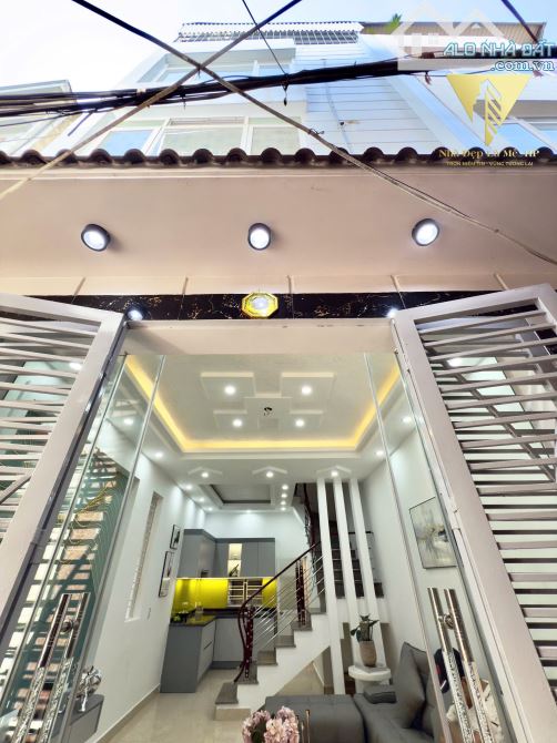 Bán nhà 4 tầng phố Miếu Hai Xã - Giá 2tỷ550 cách mặt đường 60m