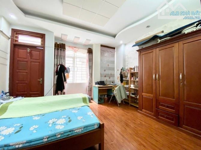 NHÀ ĐẸP CẦU GIẤY 55m2- GẦN PHỐ - Ô CHỜ THANG MÁY - THIẾT KẾ XỊN XÒ CHỈ HƠN 9 TỶ. - 4