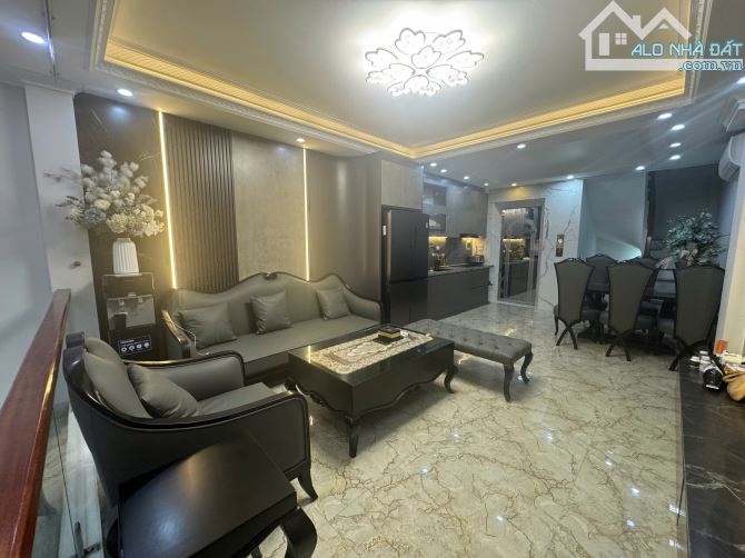 Bán nhà đẹp Ngọc Lâm, Long Biên DT 60 M, 7 Tầng, MT 4M, Gara, thang máy, Full nội thất.