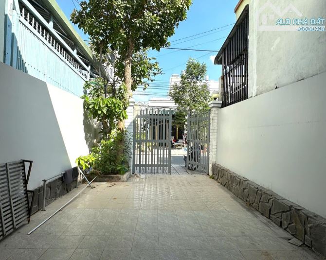 Cho thuê nhà trệt KDC Hàng Bàng có sân đậu ô tô full nội thất mới đẹp