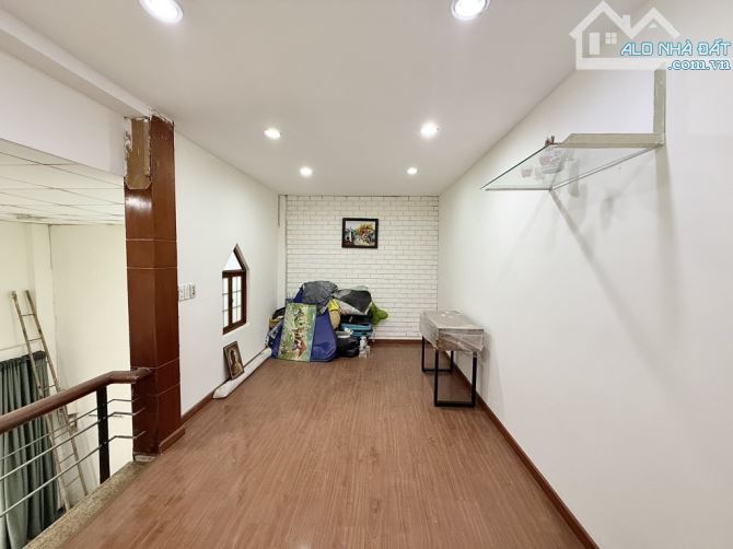 NHÀ 2 TẦNG BÁN GẤP NẰM TRÊN ĐƯỜNG QUANG TRUNG P10 DIỆN TÍCH 70 M2.(5,1x14)  🏡2 tầng 4 pn