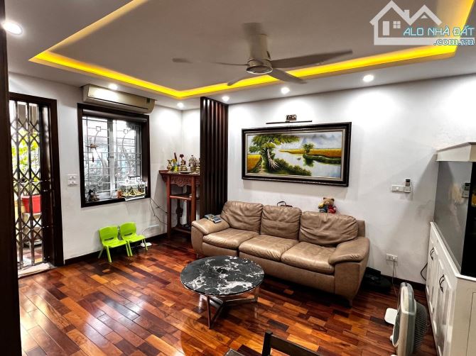 BÁN CĂN HỘ TẬP THỂ XỊN – THỊNH HÀO, TÔN ĐỨC THẮNG, ĐỐNG ĐA. 80M2 – 2PN. 4,78 TỶ