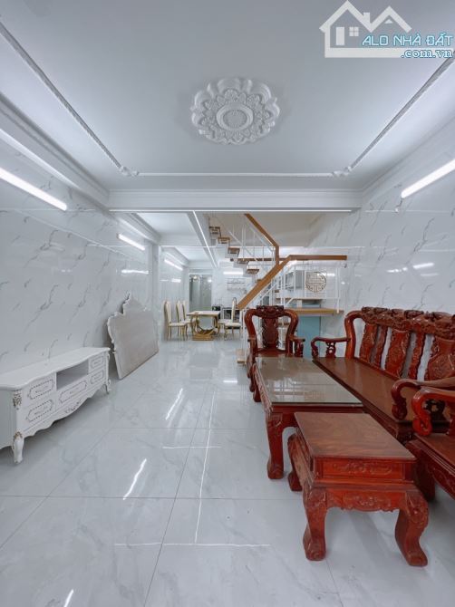 BÁN NHÀ MẶT TIỀN GẦN BIỆT THỰ PHỐ PETECHIM – PHÚ XUÂN, NHÀ BÈ  DT: 4x20m (80m²)