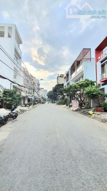 BÁN NHÀ 5 TẦNG ĐƯỜNG SỐ 11, CẠNH CHỢ TÂN QUY, QUẬN 7 (4x18.5), 17 TỶ