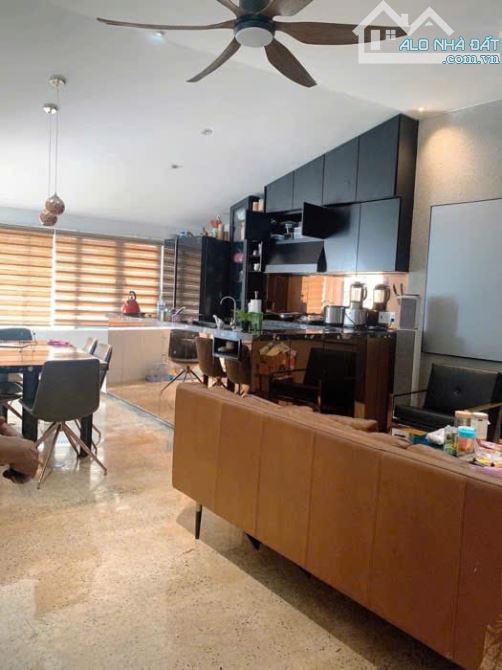 Bán nhà Huỳnh Văn Bánh, Phú Nhuận, 3 tầng, hẻm XH, 120m2, vị trí KD, nở hậu 5.2m, 17.45 Tỷ