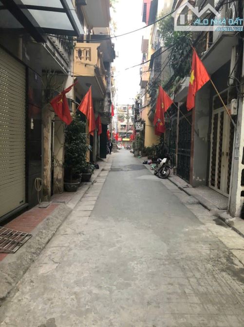 Cho thuê nhà ngõ ô tô Thanh Nhàn 8-3, 3.5 tầng x 50m2, 4PN, 17 Triệu