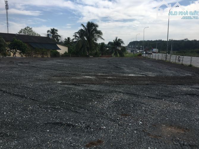 RA GẤP LÔ NGÃ TƯ 2 MẶT TIỀN KD ĐA NGÀNH, Đ. TRÁNH BIÊN HÒA, 2100m2 NHỈNH 14 TỶ.
