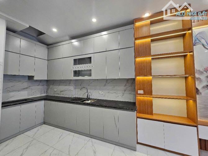 Bán nhà  Liên Mạc, 5 tầng thang máy, ô tô qua nhà, 5.5 tỷ