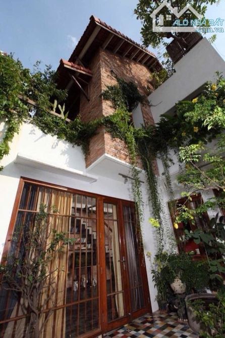 BÁN RESORT MINI NGAY NGÃ 6 CẦU VƯỢT QUANG TRUNG - 82M2 - 3 TẦNG - CHỈ 6.1 TỶ