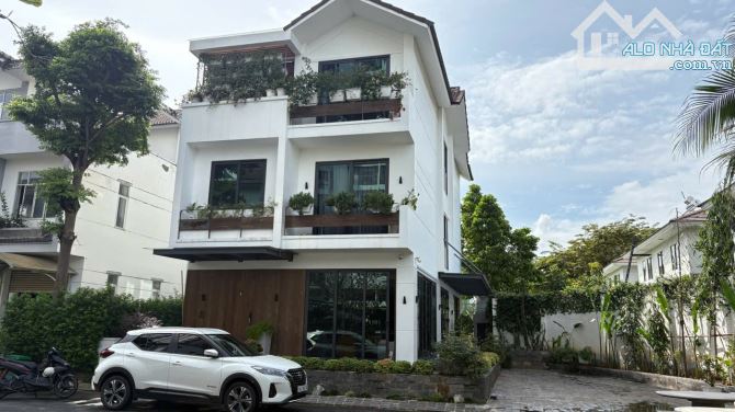 Biệt thự đơn lập (11.2x20) 371m2 SD Liên Phường, Sát Global City, Hồ Bơi, Compoud