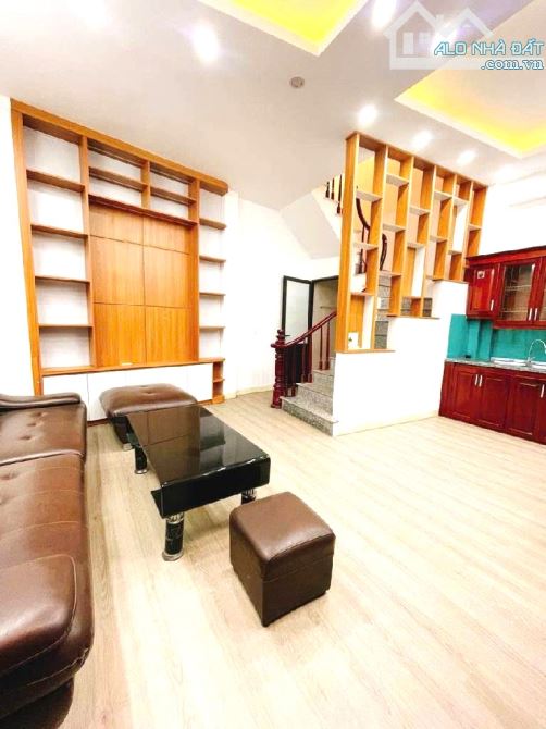 BÁN NHÀ ĐƯỜNG CỔ LINH 38M2, 4 TẦNG, 6.8 TỶ NGÕ NÔNG, GẦN Ô TÔ