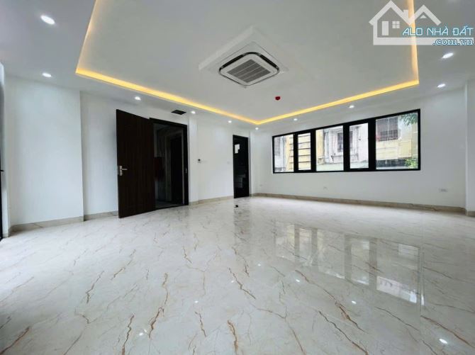 Chùa Láng, 50m, Phân lô ô tô tránh, Vỉa hè kinh doanh, Thang máy, Nhà xây mới, Sổ vuông