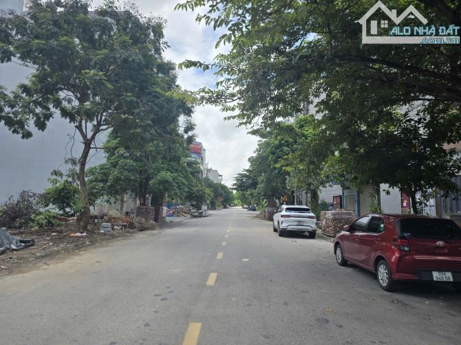 Bán đất mặt đường Nguyễn Quyền Khả Lễ 1 áp góc đg Lê Thánh Tông.