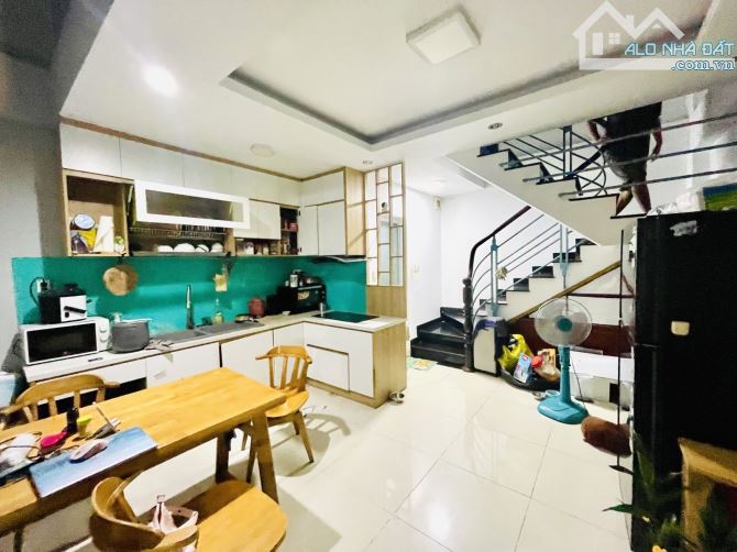 Q.3 35M2-5Lầu Chỉ 6,5Tỷ Đ.Kỳ Đồng P.9 Q.3