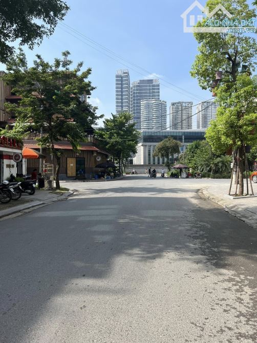 Chính chủ bán nhà Nguyễn Xuân Khoát-Ngoại Giao Đoàn lô góc ô tô tránh mt 7m 61m2 13tỉ