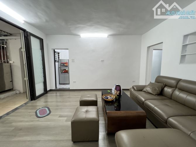 Bán căn hộ tập thể đường Hoàng Đạo Thành, Thanh Xuân, nhà đẹp full nội thất, ô tô tránh