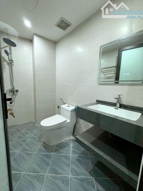 Bán nhà Phúc Đồng, 30m2,  6 tầng _ 6.05 tỷ, ô tô đỗ cổng