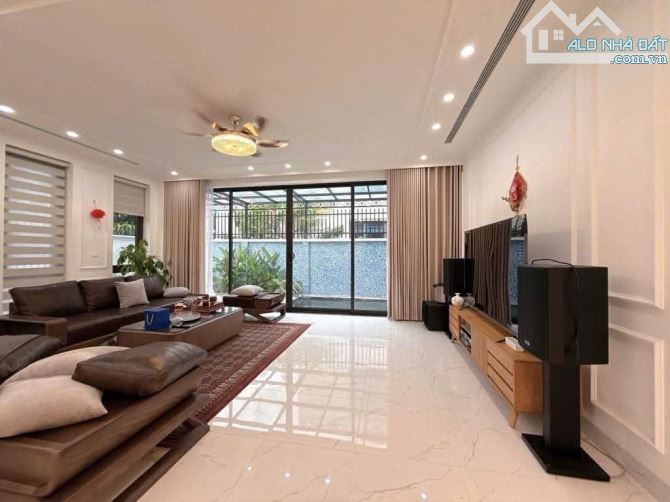 PHÂN LÔ PHẠM TUẤN TÀI, ÔTÔ TRÁNH, DỪNG ĐỖ, KINH DOANH ĐỈNH, VIEW THOÁNG, 63M² HƠN 20 TỶ