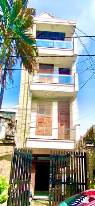 NHÀ LỆCH TẦNG – SỔ VUÔNG VỨC – HẺM 8M – XE HƠI NGỦ TRONG NHÀ