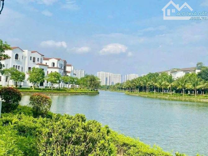 Biệt thự Song  lập VIP cổng Vista Lago 500m2  - sổ đỏ