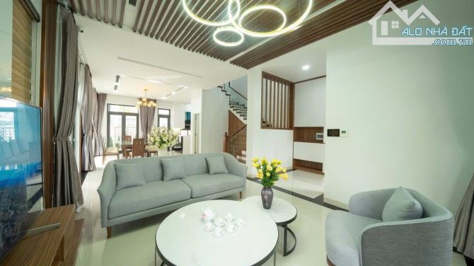 Bán nhà Xuân Đỉnh, 40m2 hơn 8 tỷ, gần CV Hoà Bình, ô tô, ngõ thông, nội thất VIP ở ngay