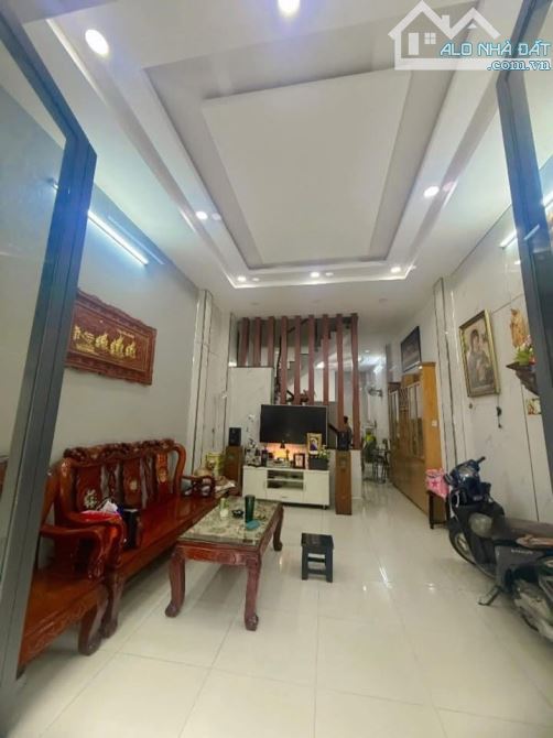 Chỉ 3.x tỷ - BHH - BÌNH TÂN - nhà 53 M2 - 1 trệt , 1 lầu , 3 pn , 2 wc