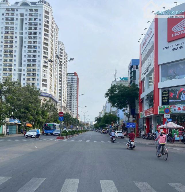 đất thổ cư SHR, góc 2 mặt tiền Nguyễn Gia Trí, P25, Bt.DT:8,5x21.giá;31 tỷ