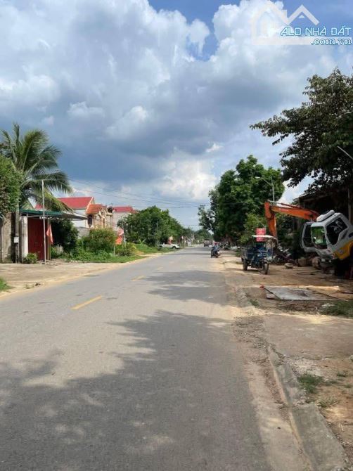Bán 5 lô mặt đường liên xã 110m/lô , bám trục QL 45 giá 220 triệu/lô