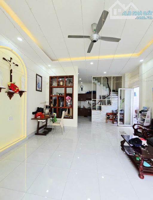 Nhà phố 3 tầng, hẻm xe hơi, vài bước ra Nguyễn Duy Trinh P.BTĐ Q2, 83m2- chỉ 6.7 tỷ