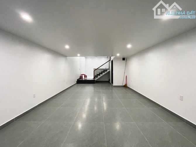 Nhà Phố Văn Cao Bên Chẵn 5 Tầng Đường Phân Lô 12m