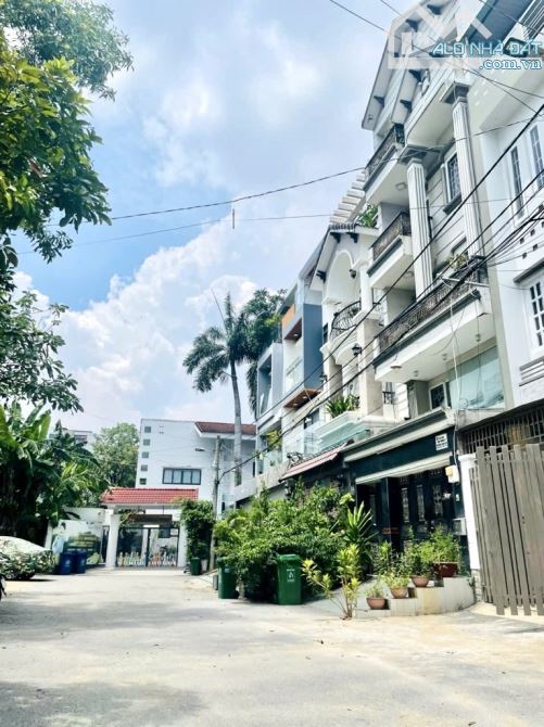 NHÀ 4TẦNG CÓ HẦM XE KHU PHÂN LÔ MẶT TIỀN  HOÀNG QUỐC VIỆT,5x18M,NHỈNH 12 TỶ