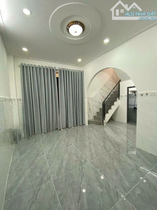 NHÀ 3 TẦNG - PHẠM VĂN BẠCH - DTSD 75 M2.