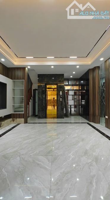 GẤP BÁN NHÀ HỒNG TIẾN, DT 40M2, MT 4.8M, 6 TẦNG TM, OTO ĐỖ CỬA. GIÁ 11.28 TỶ (CTL)