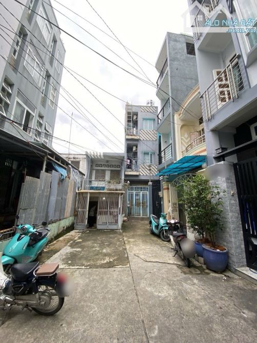 Q8 NGUYỄN THỊ TẦN DTCN 138M2 NỞ HẬU ĐỐI DIỆN CHỢ RẠCH ÔNG NHÀ CẤP 4 TIỆN XÂY MỚI 9.xT