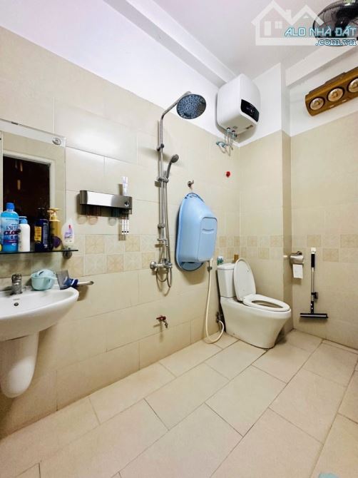 Cần Bán Nhà Phố Hoàng Mai : Vị Trí Đẹp - Ô Tô Đỗ Cổng - Dân Xây- 30m Ô Tô Tránh